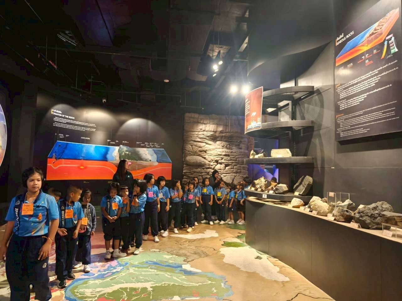 <div style='text-align:center;'>
						ชื่อไฟล์ : 1f9ffafcc4c0bbc70331f044b842b7fc1_3825828464.jpg <a href='img/article/art_1765337915/image/g/1f9ffafcc4c0bbc70331f044b842b7fc1_3825828464.jpg' target='_blank' style='color:$FFF !important;' download>Download</a></div>